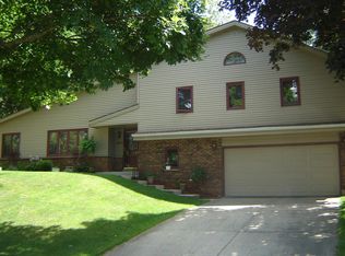 1311 Bobolink Ln, West Bend, WI 53095