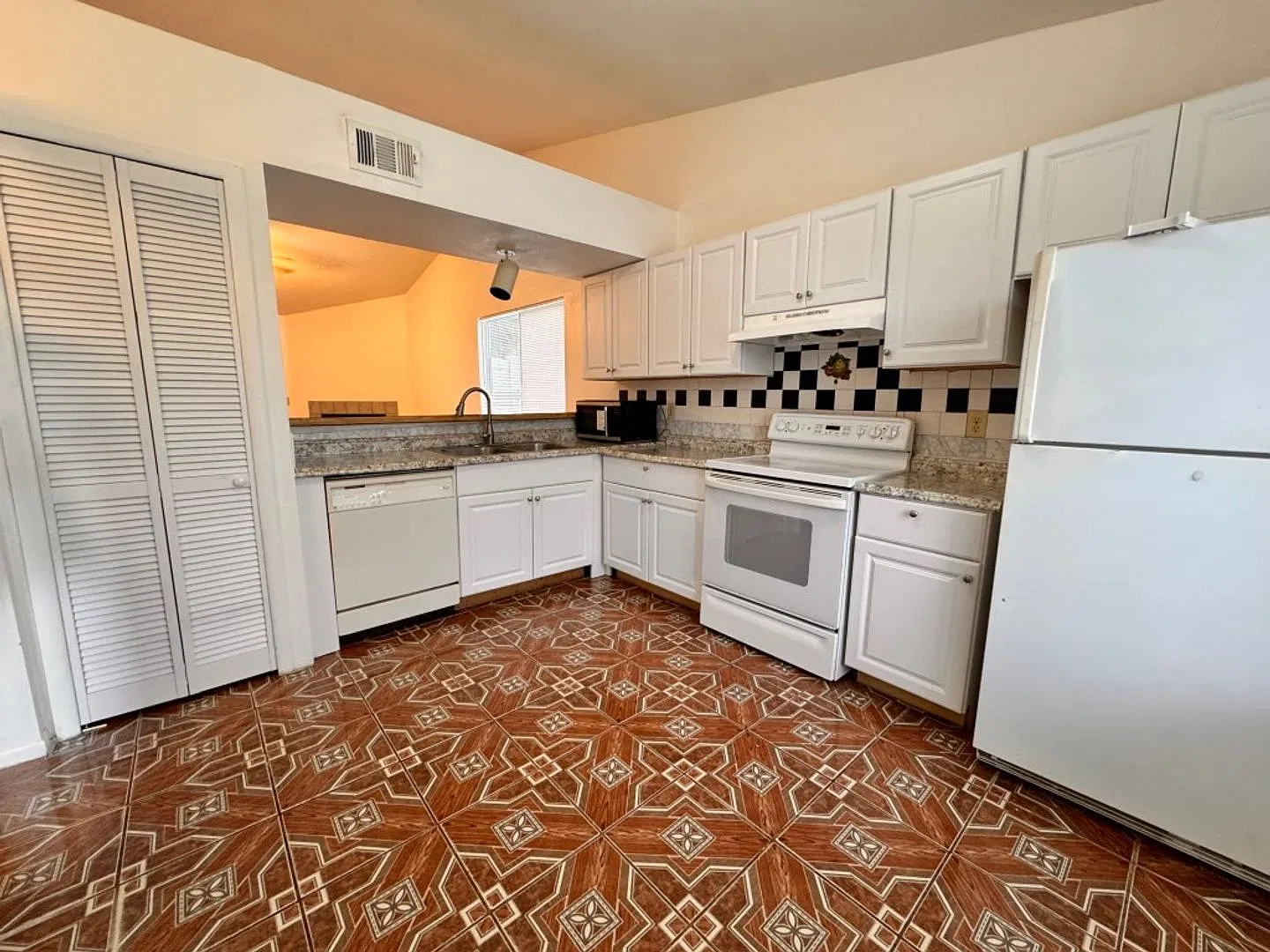 Great location! Great price! Great home! — Photo 4