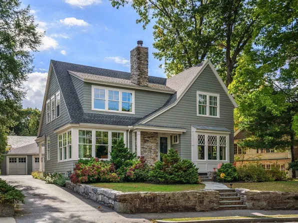 215 Lake Ave, Newton, MA 02461