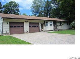 52 Schroeppel Rd, Pennellville, NY 13132