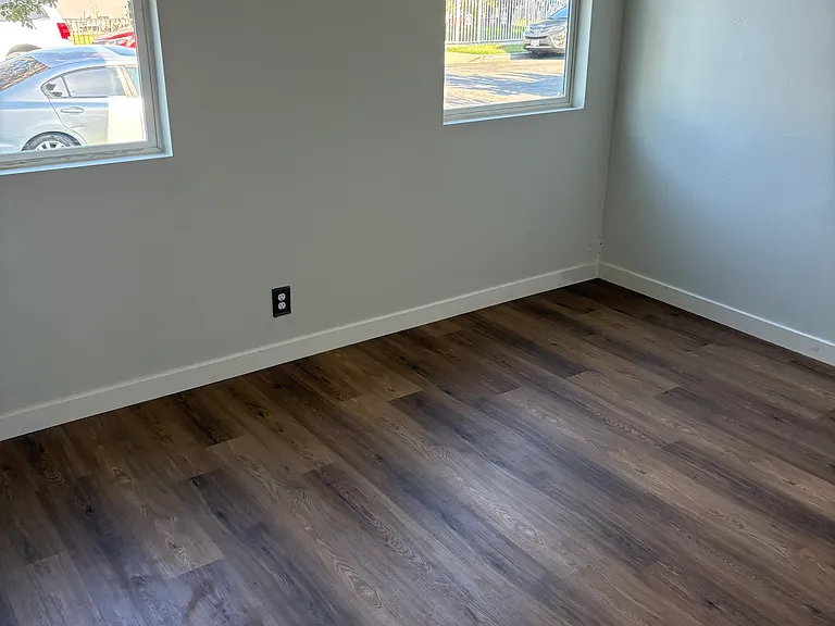 9605 Elizabeth Ave — Photo 4