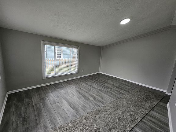 3rd image of 5221 Melrose Ave