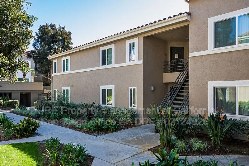 2 bed, 2.0 bath, 1037 sqft, $3,295 — Photo 2