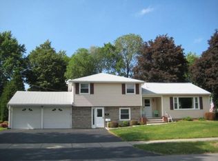 215 Miller Ln, Rochester, NY 14617