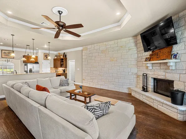 208 Terry Meadow Ln, Jarrell, TX 76537