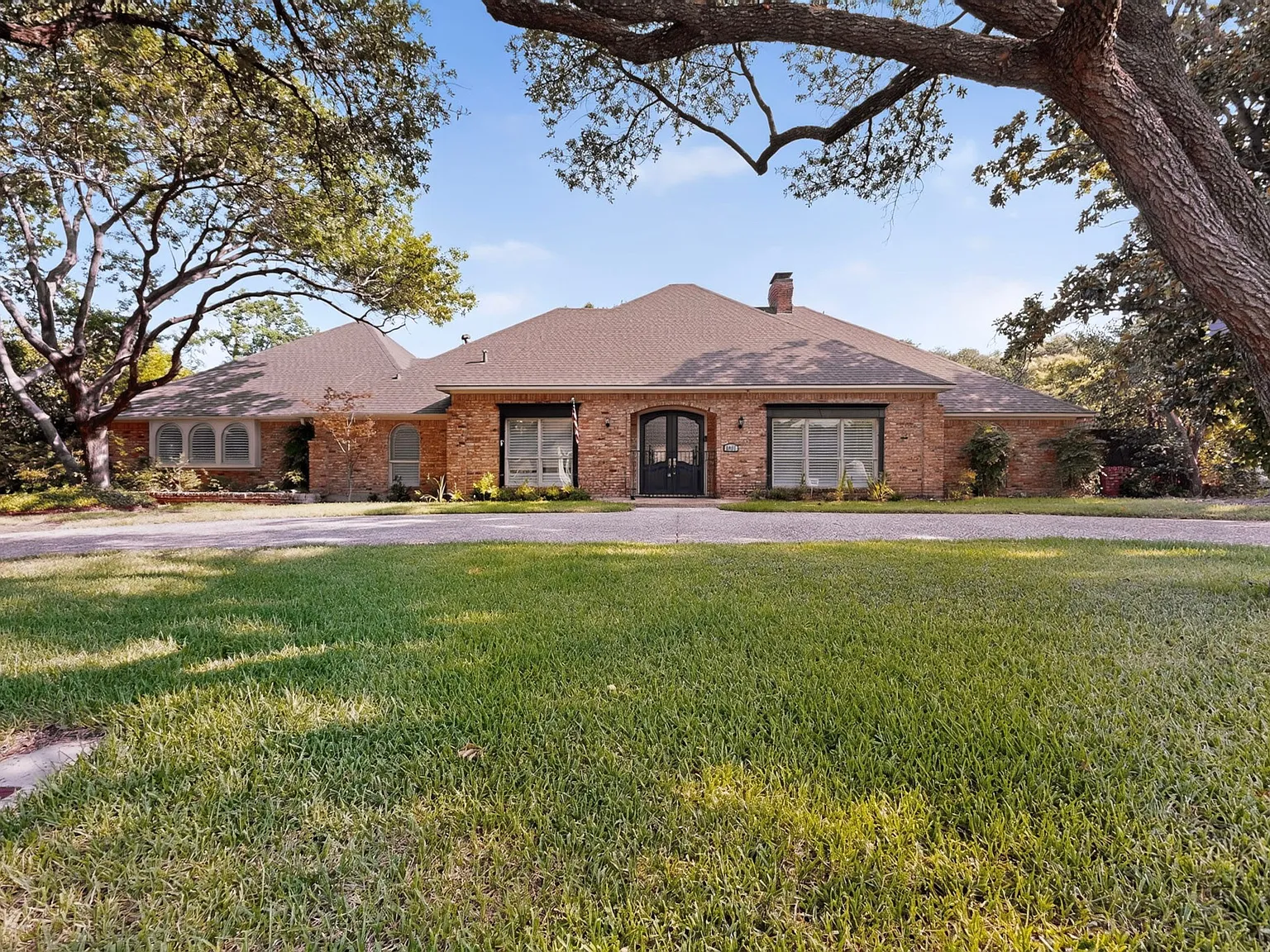 5 bed, 4.5 bath, 3640 sqft, $6,300 — Photo 1
