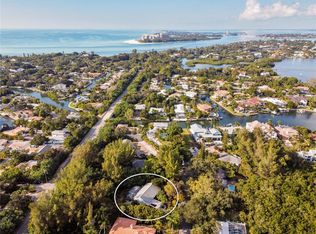 745 Tropical Cir, Sarasota, FL 34242