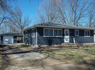 2519 Valley Park Dr, Cedar Falls, IA 50613