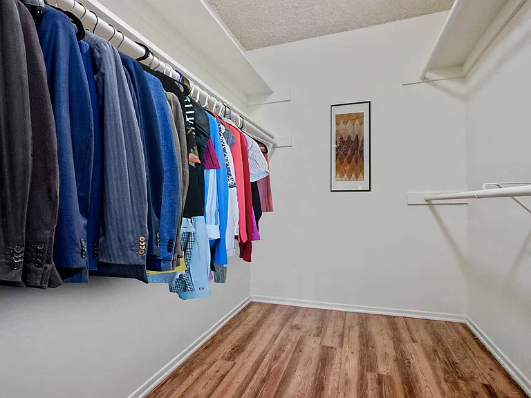 Rose Apartments — Photo 11
