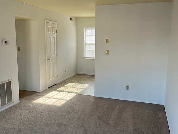 4th image of 3 Meramec Ln APT C
