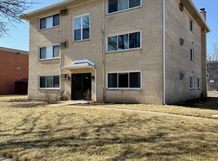 290 7th St #2A, Wheeling, IL 60090
