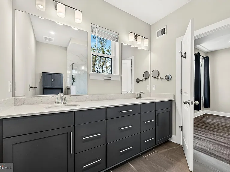 1013 S Taylor Ct — Photo 34