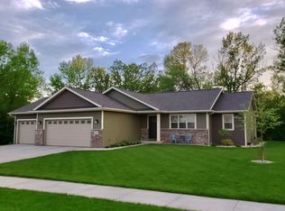N9003 Lilac Rd, MENASHA, WI 54952