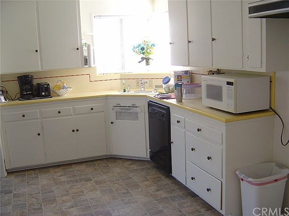 Kitchen with dishwasher