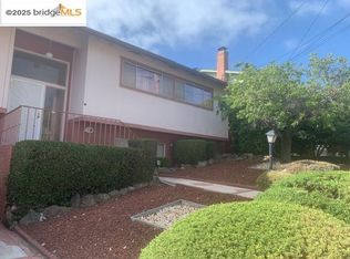 25 Woodcliff Ct, Oakland, CA 94605