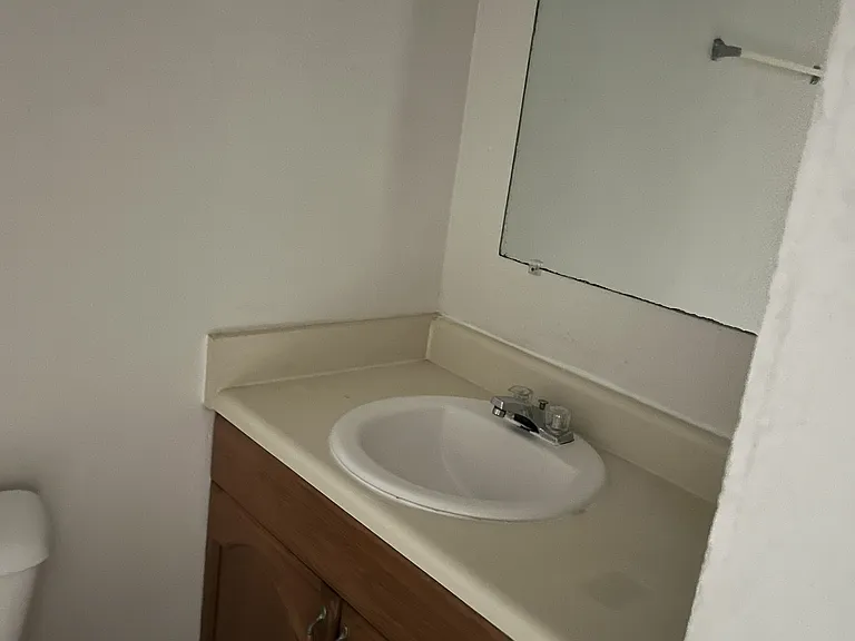 THE OCONEE SHORES APARTMENTS — Photo 9