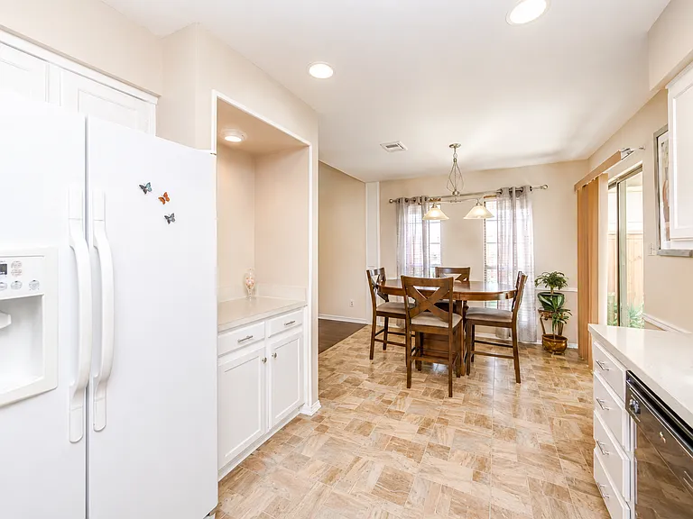 2217 Parkside Dr — Photo 7