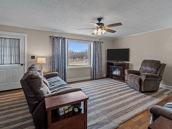 3rd image of 2558 Vixen Road