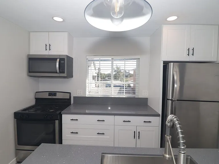 4239 Swift Ave — Photo 12