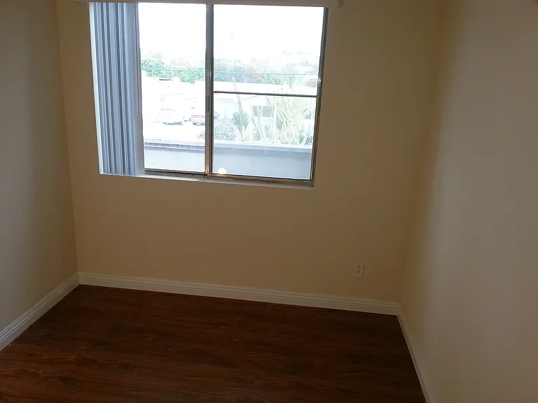 3290 Ashford St #G — Photo 7