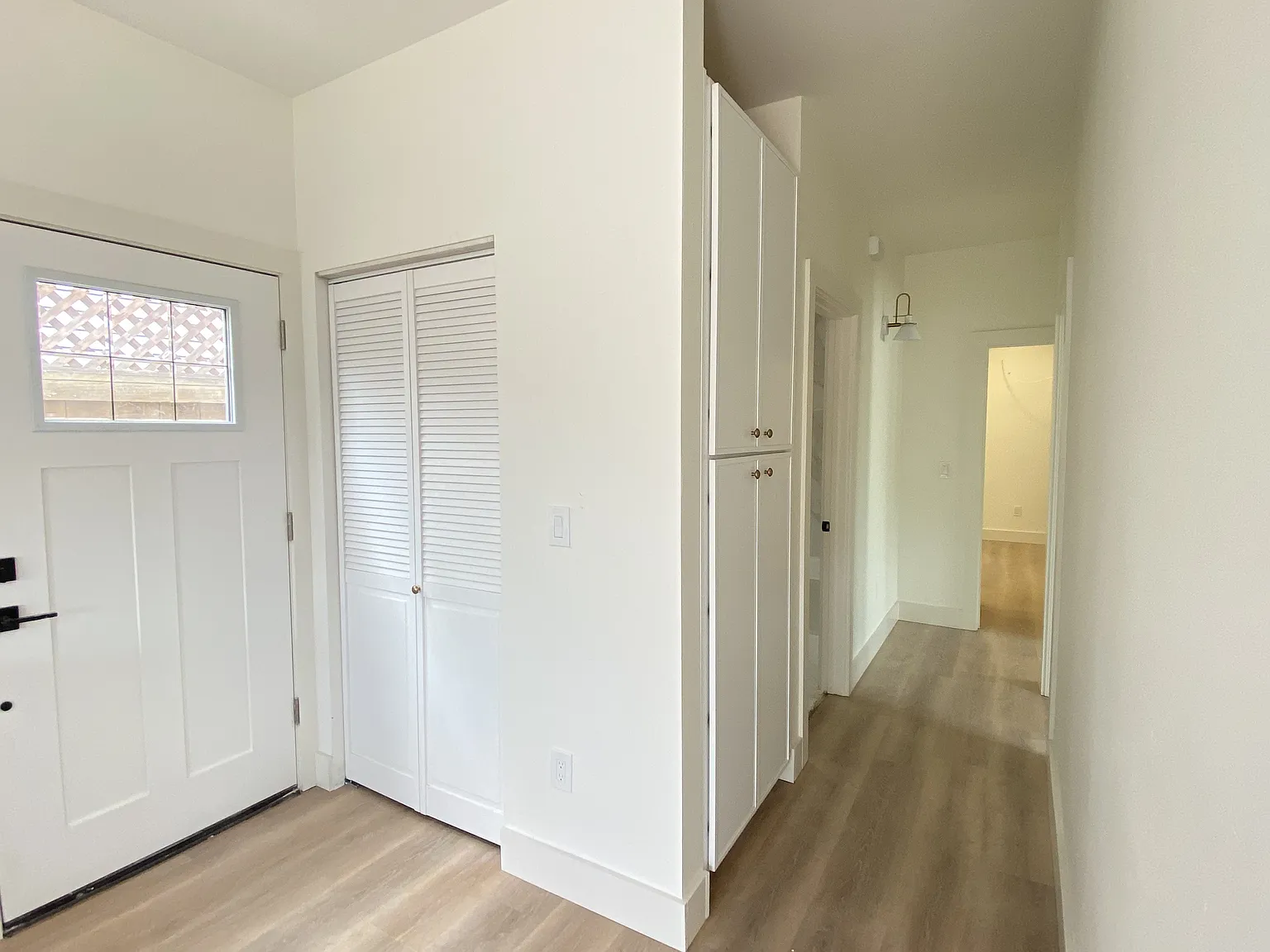 3 bed, 1000 sqft, $5,450 — Photo 3