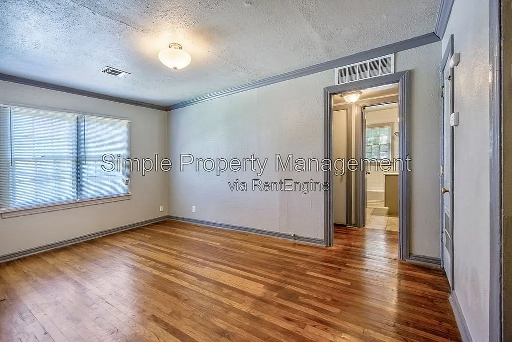 2 bed, 1.0 bath, 702 sqft, $850 — Photo 3