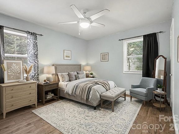 5th image of 802 Stowe Dr