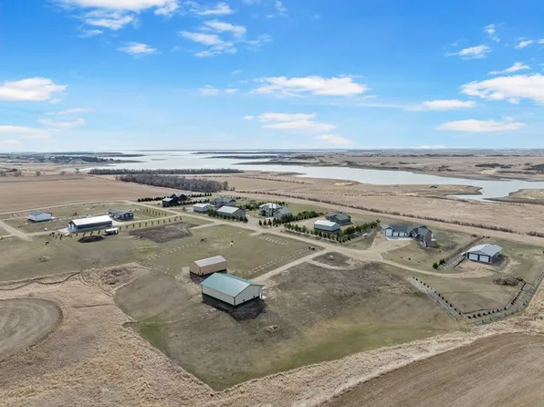 P 5113th St, Garrison, ND 58540