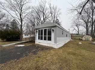 307 Dale Dr, Farmington, NY 14425