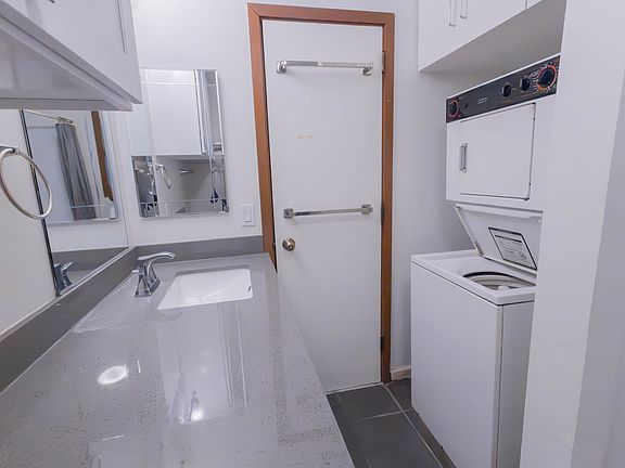 5th image of 207 3rd St #320