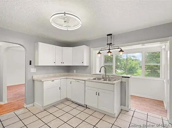 445 Miller Ave, Clarksville, IN 47129