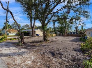 2950 Forest Ln #11, Sarasota, FL 34231