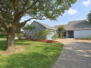 10323 Chevy Chase Dr, Houston, TX 77042
