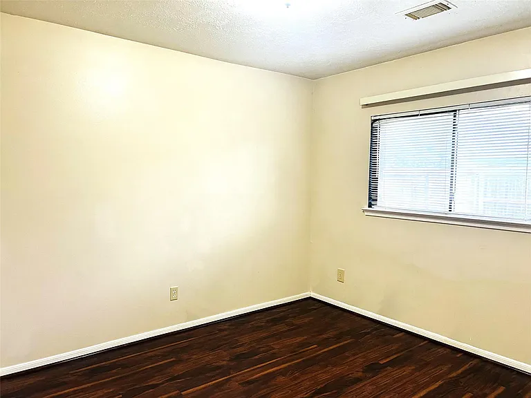 8239 Squires Place Dr — Photo 17