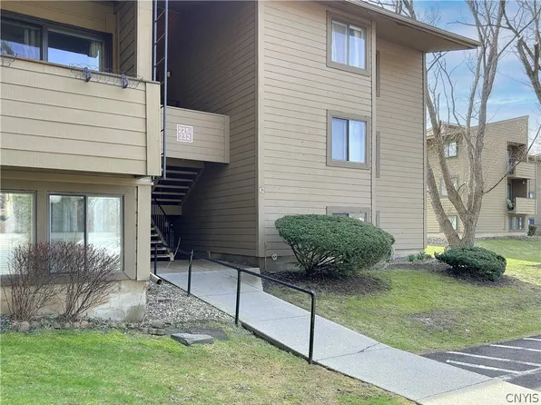 228 Watertree Dr, East Syracuse, NY 13057