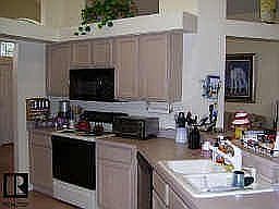 Large Bright Kitchen