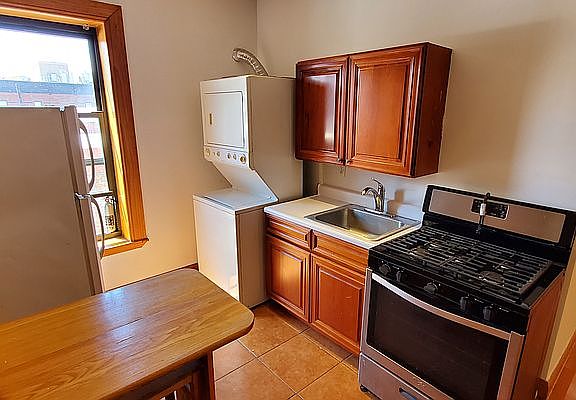 3rd image of 2247 1st Ave APT 9