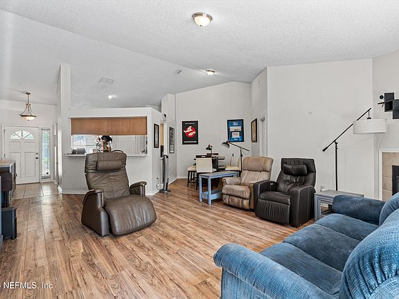 4th image of 8182 LOCH LOMOND Lane