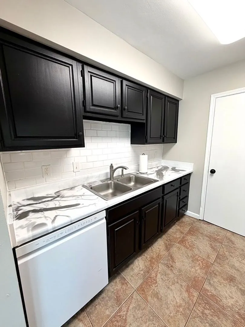 Building Photo - 2021 S Brightside View Dr #C