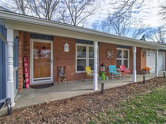 3rd image of 1607 N River Blvd