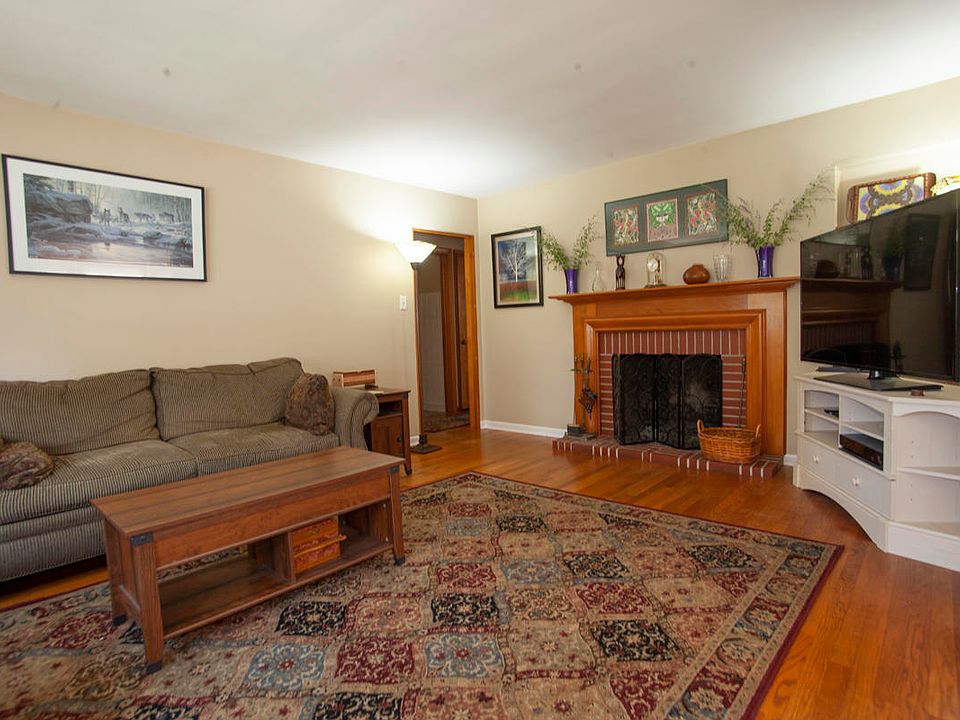 1st image of 3864 E Allerton Ave