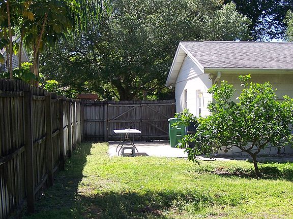 3rd image of 2306 Fern Pl