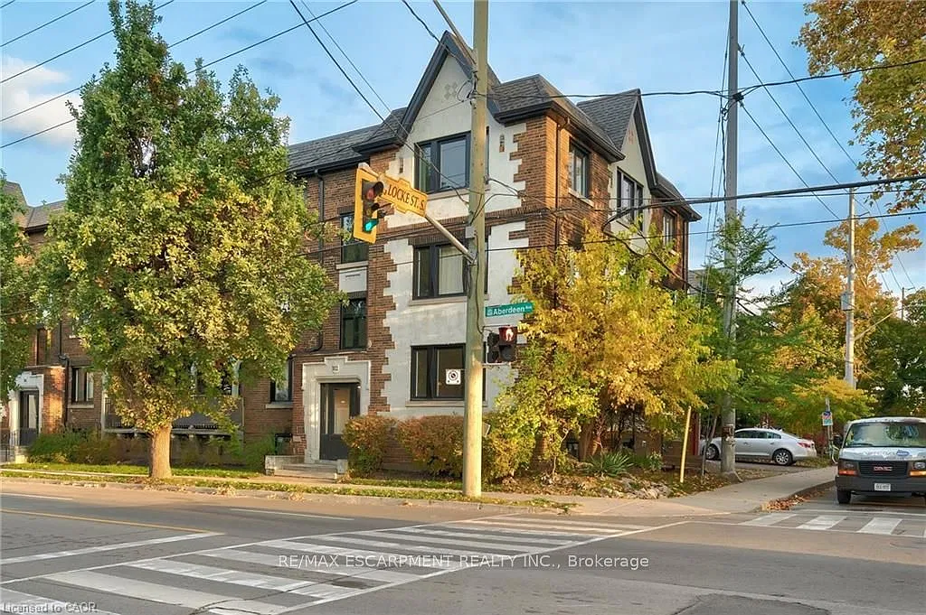 2 bed, $2,195 — Photo 2