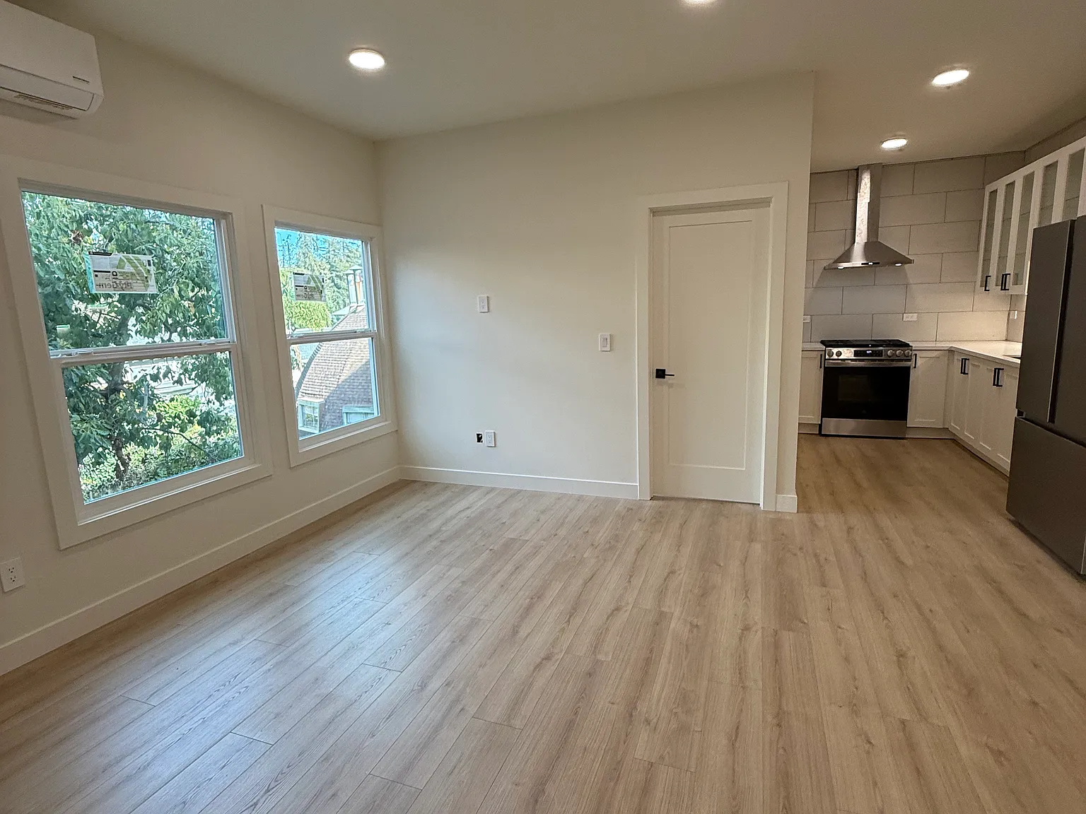 3 bed, 1100 sqft, $4,995 — Photo 2