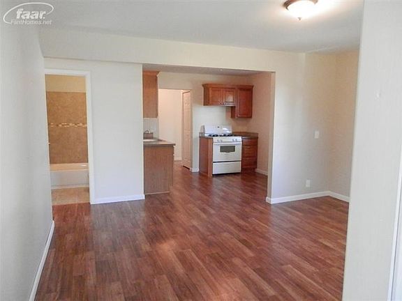 4th image of 2131 Savoy Ave
