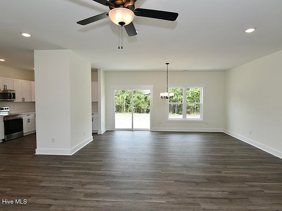 5th image of 141 Laura Drive