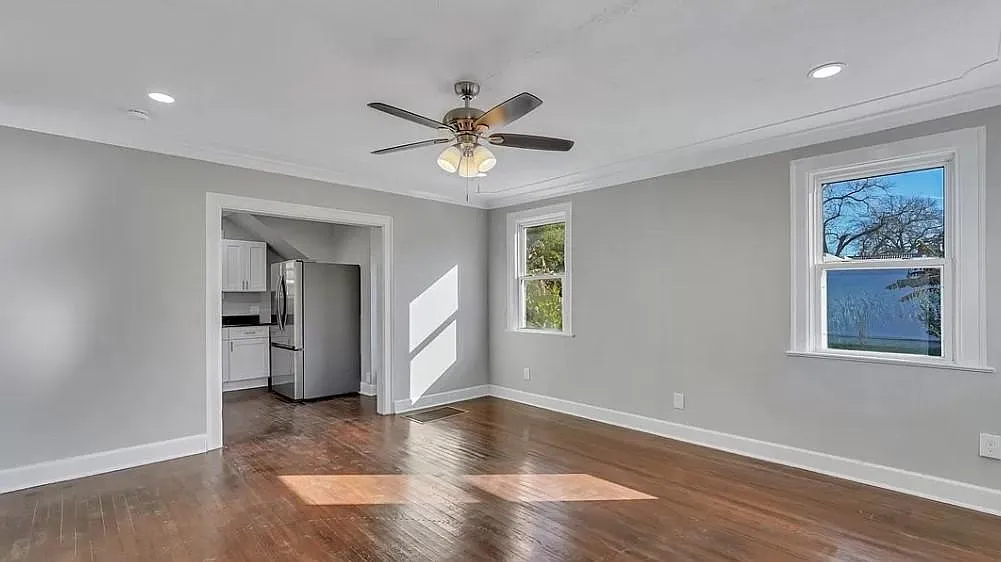 4 bed, 1400 sqft, $2,449 — Photo 4