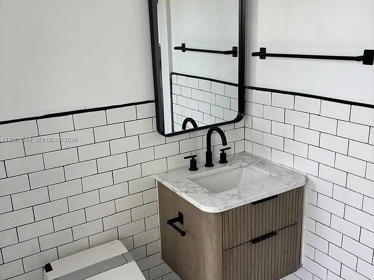 234 Washington Dr — Photo 12