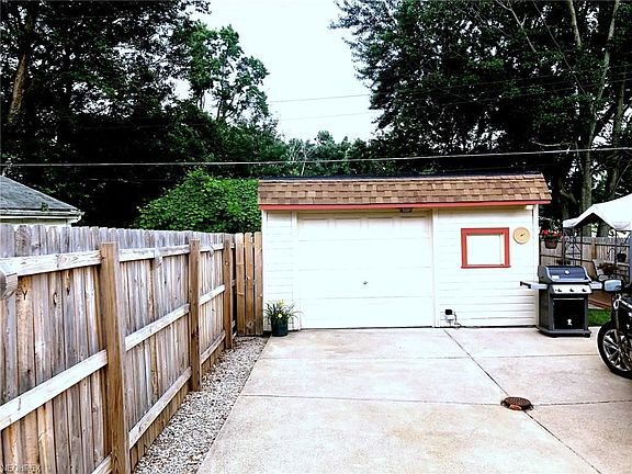 4th image of 8215 Newport Ave