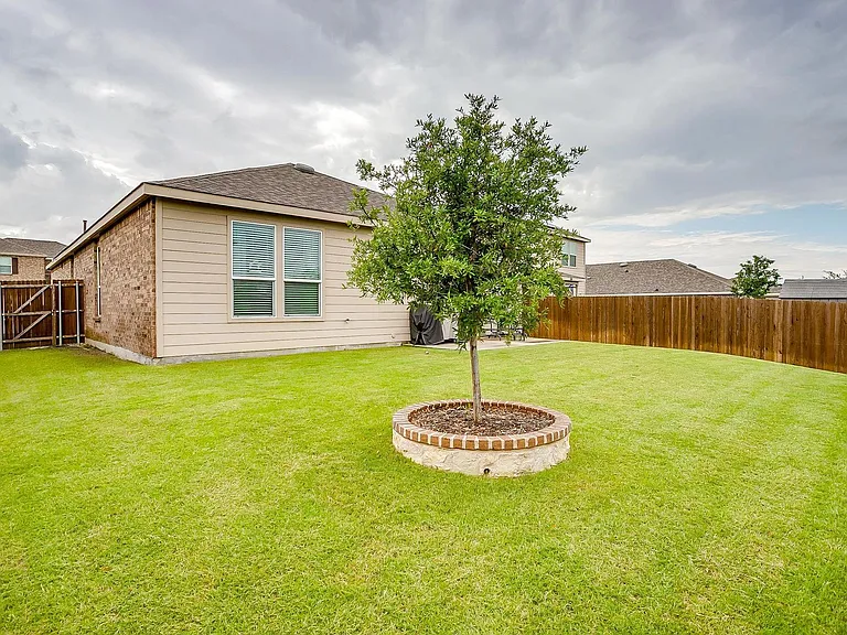 8144 Branch Hollow Trl — Photo 33